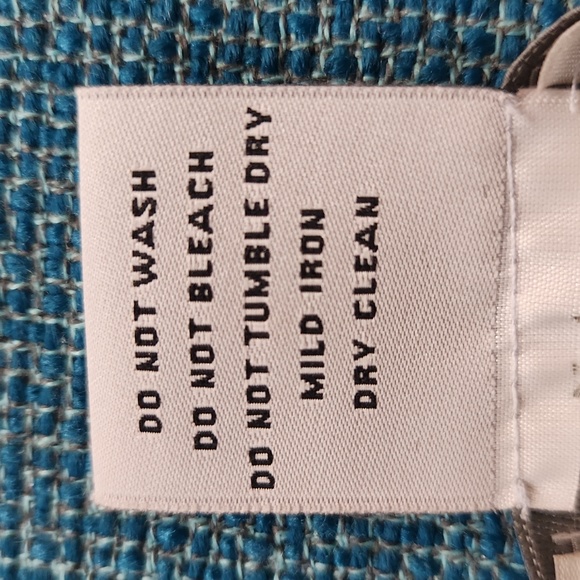 NWOT. Hang N Hold Scarf Shawl.  100% Wool. Frayed edges.  One size fits all. - Picture 4 of 5